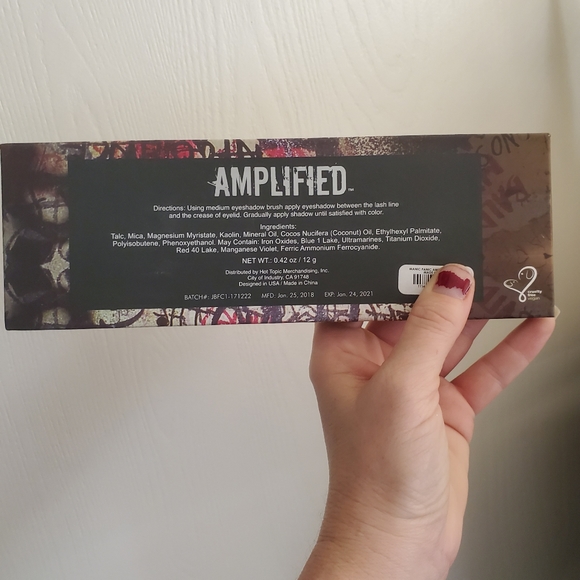 NWT Manic Panic Amplified Eyeshadow Palette. - Picture 10 of 15